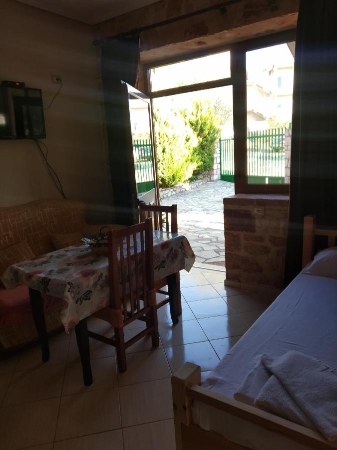 Altin Skrapari Guesthouse Ksamil Exterior photo